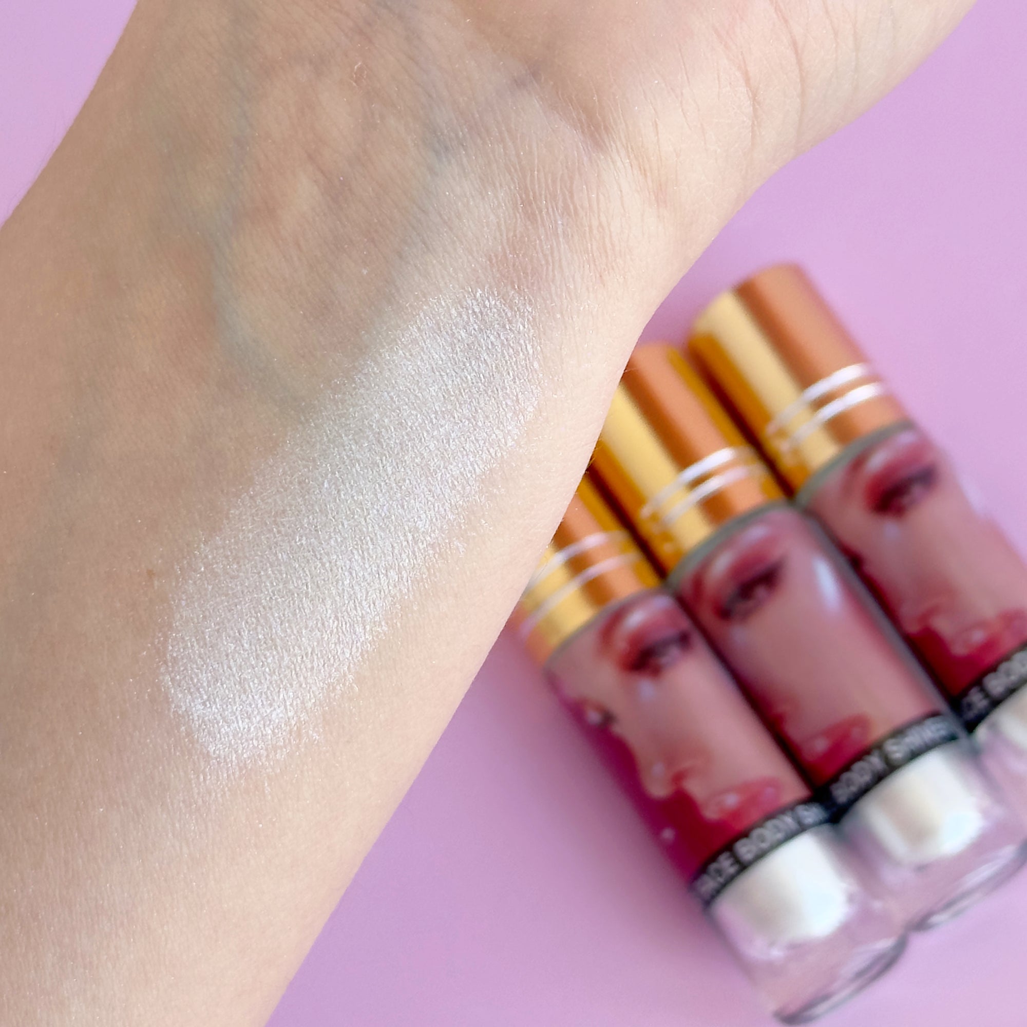Iluminador Roll-On para Rostro y Cuerpo